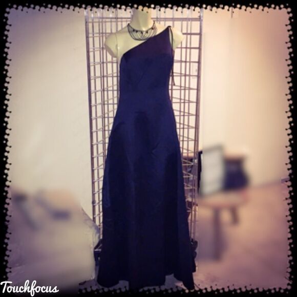 Formal One Shoulder Black Maxi dress Size 4 - Picture 3 of 4